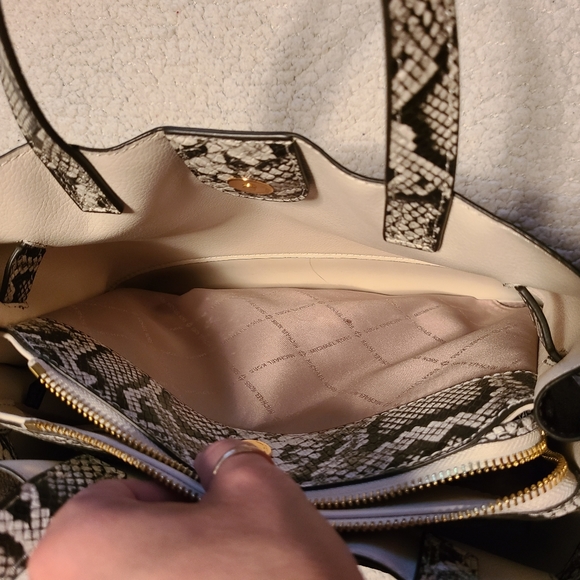 Michael Kors purse - Picture 5 of 8